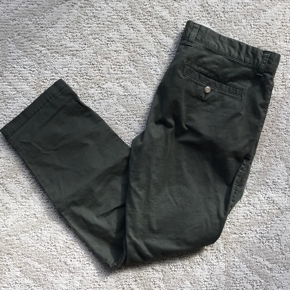 Olive green Gap cropped chino pants